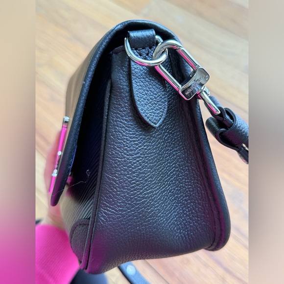 Louis Vuitton Black Shoulder Bag - Picture 7 of 10